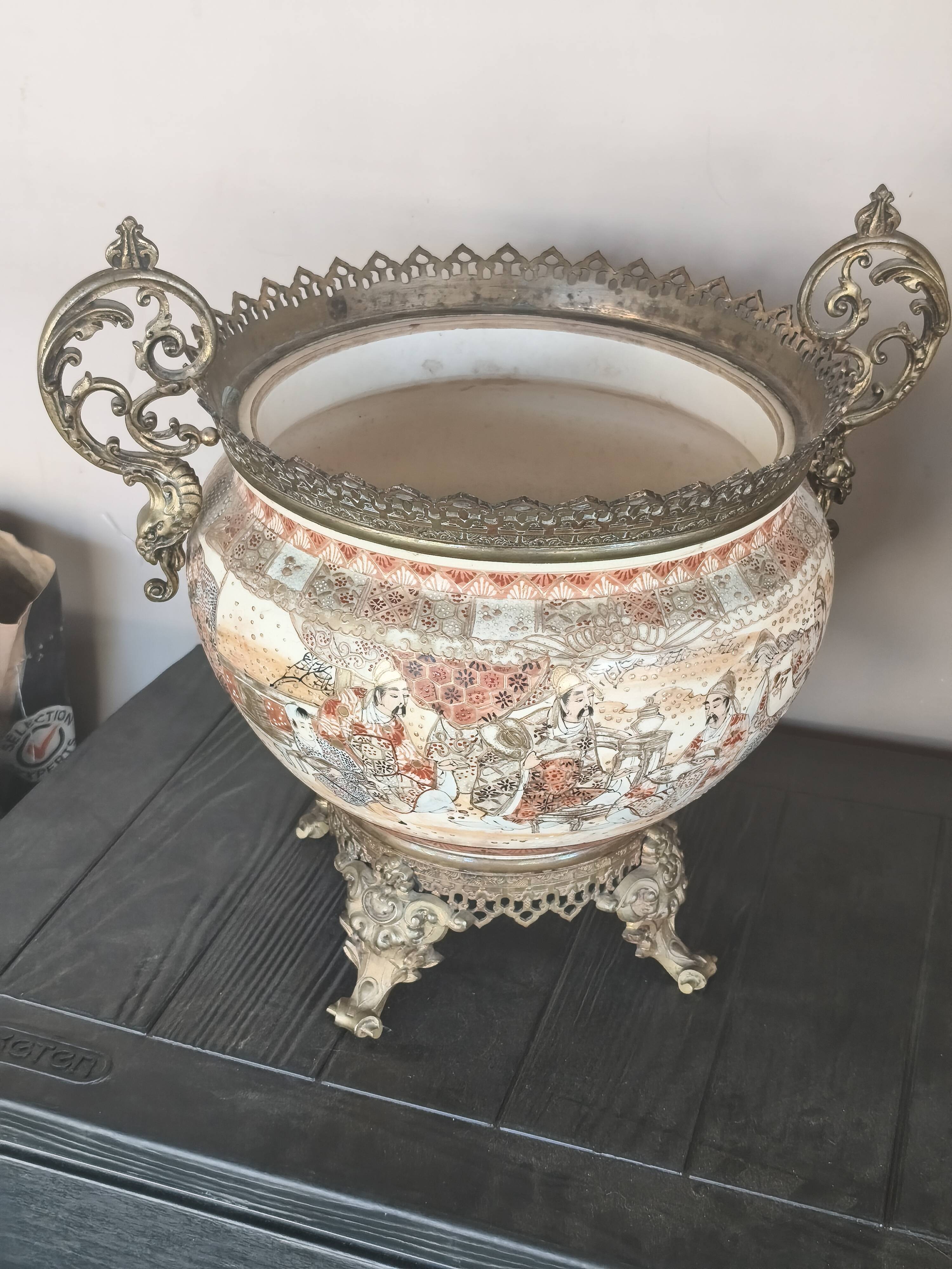 Ancient Chinese Japanese pot vase