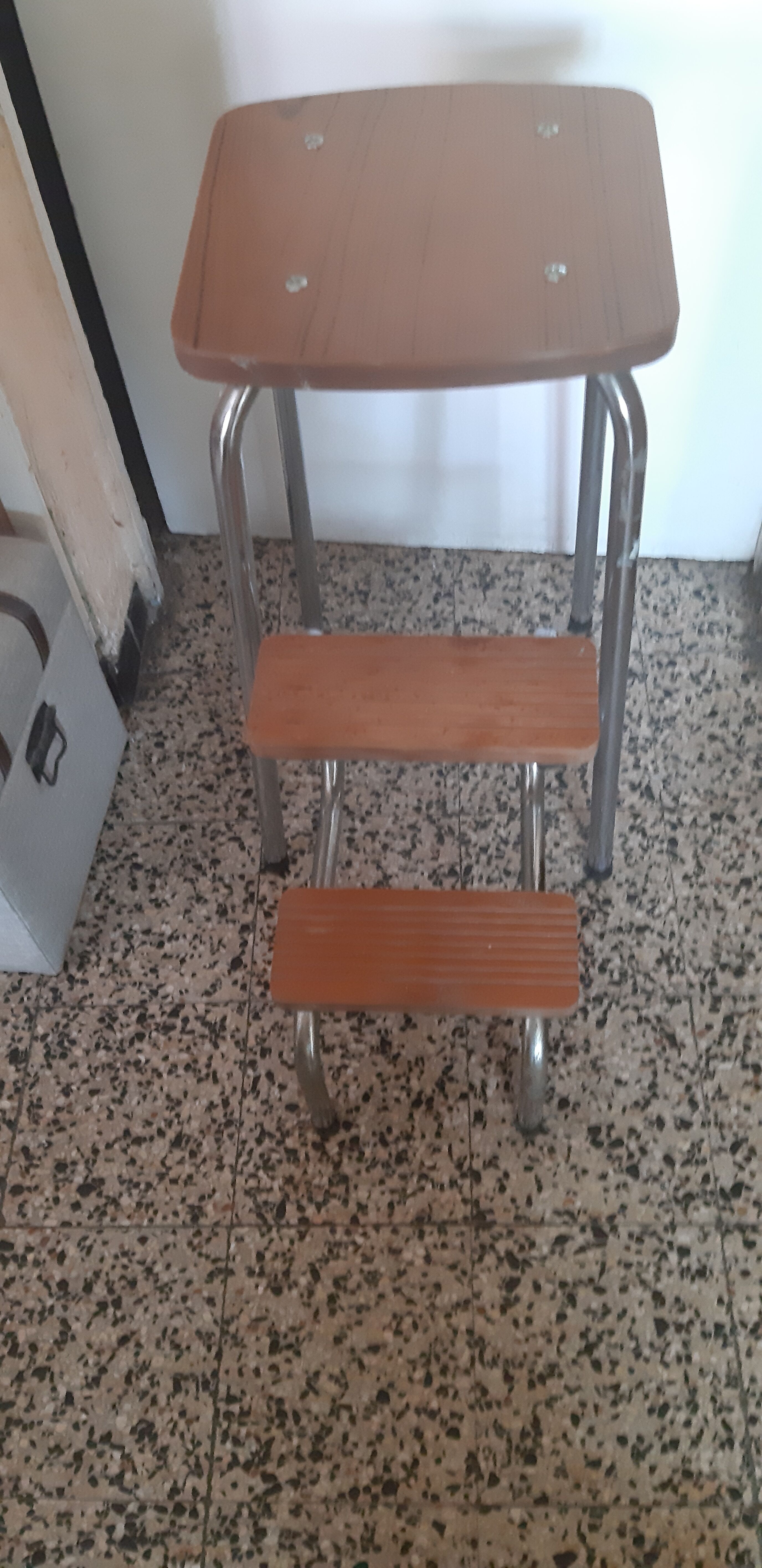 Stepladder in formica