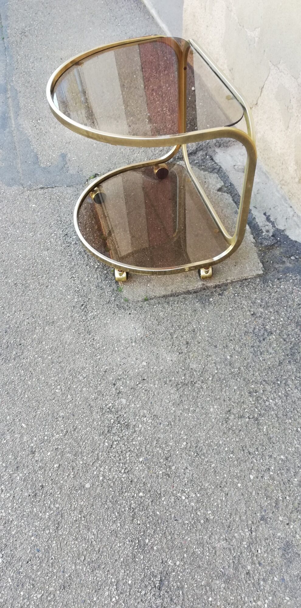 Desserte vintage en laiton et verre fumé
