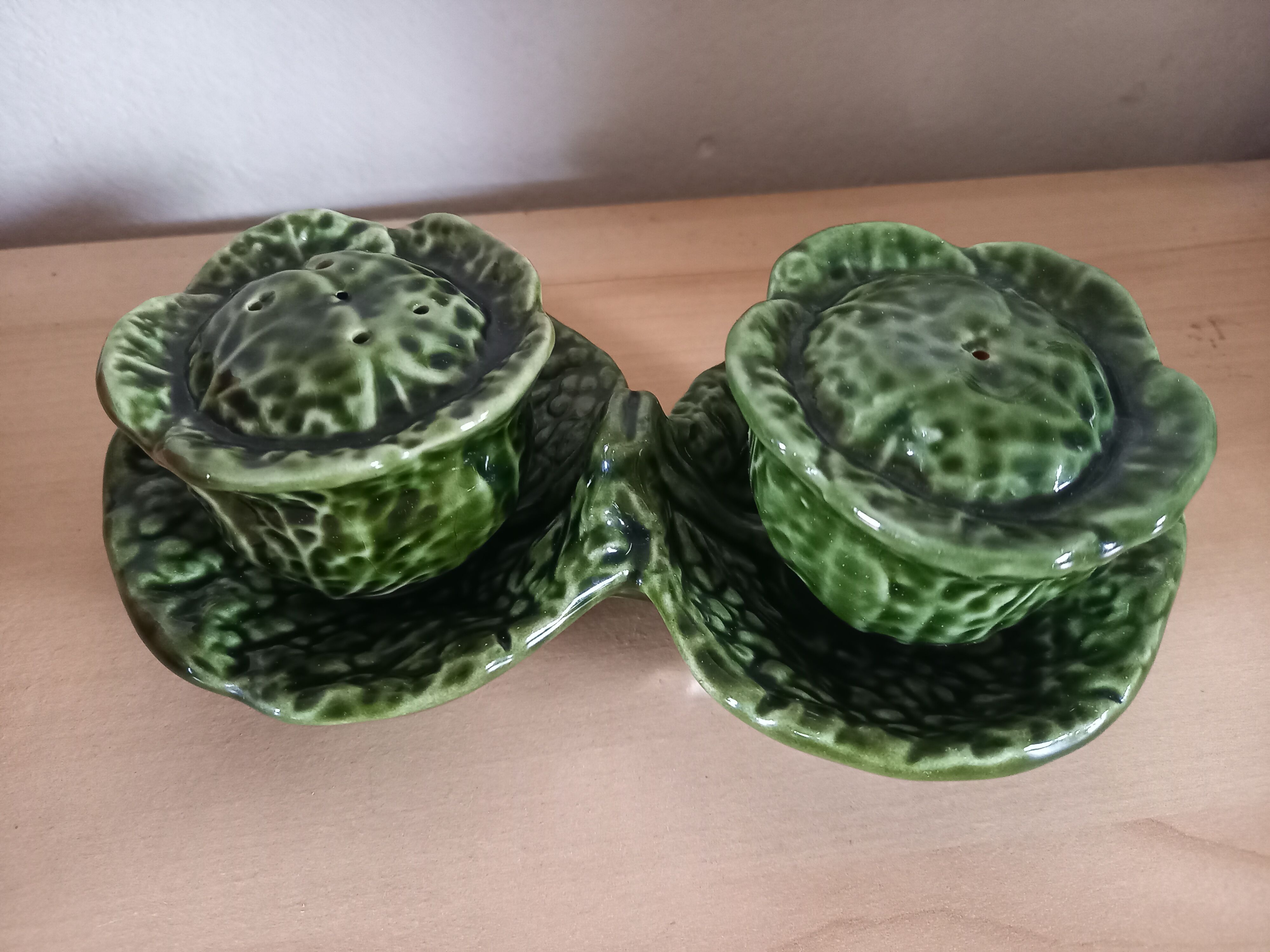 Lot salt shaker and pepper ceramic slurry vintage cabbage 80