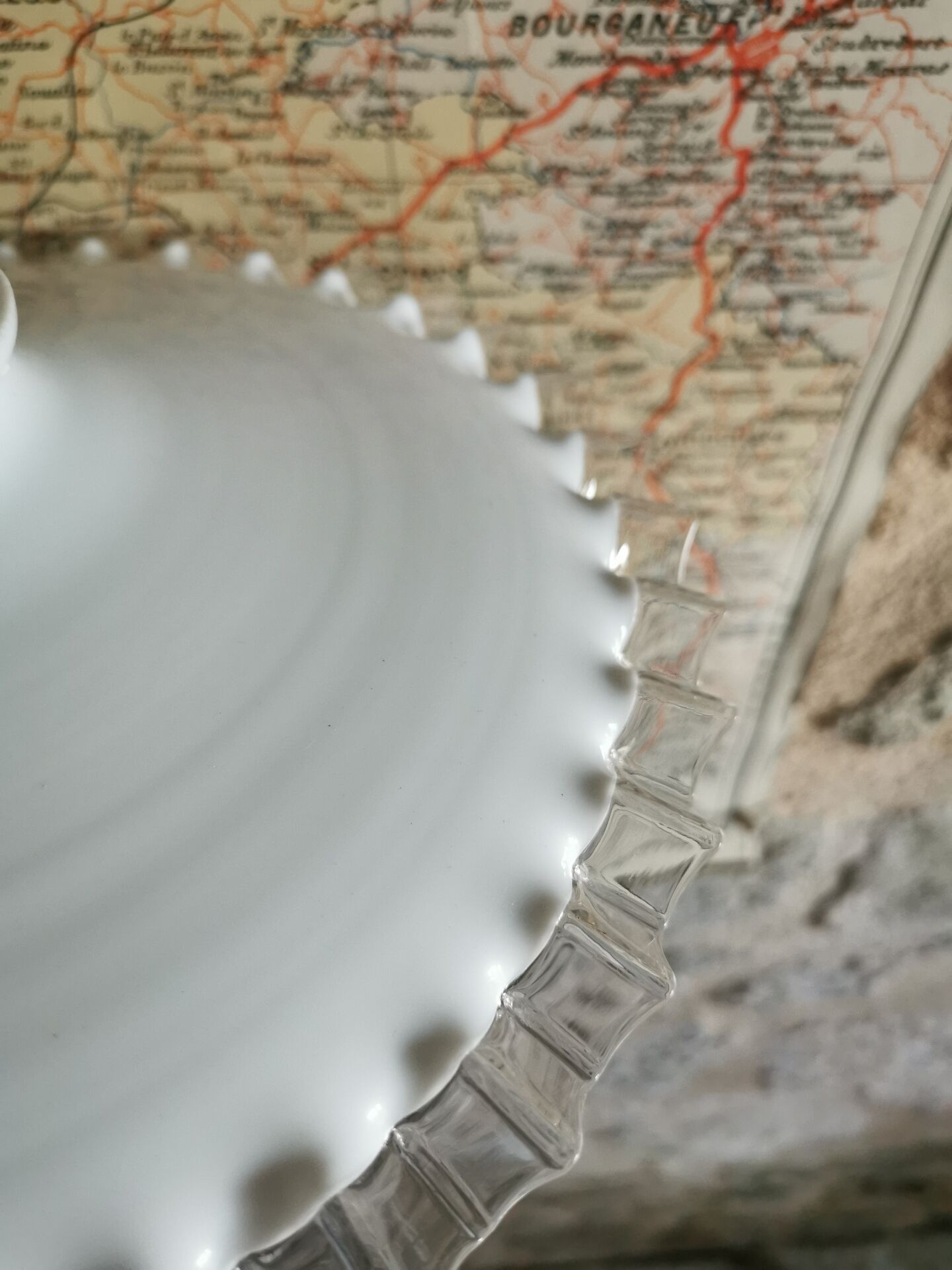 Vintage suspension in white lace opaline, sky blue cable.