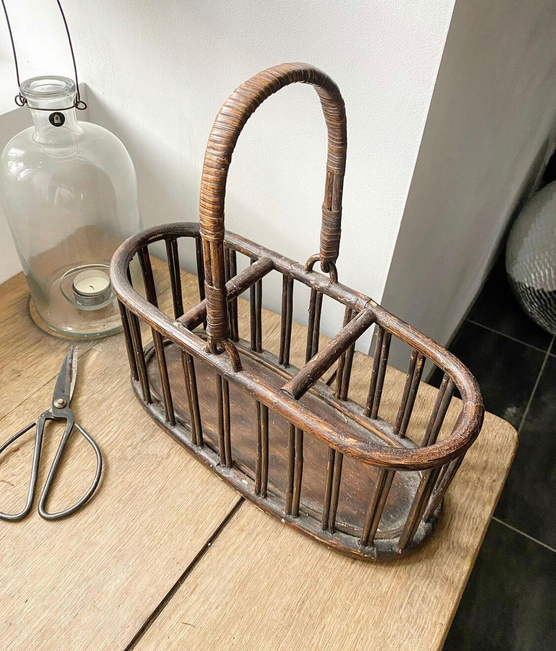 Rattan bottle holder