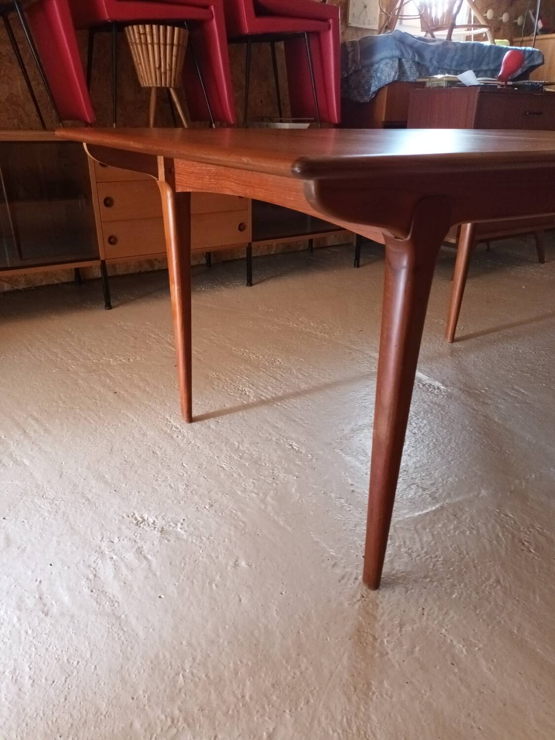 Scandinavian table