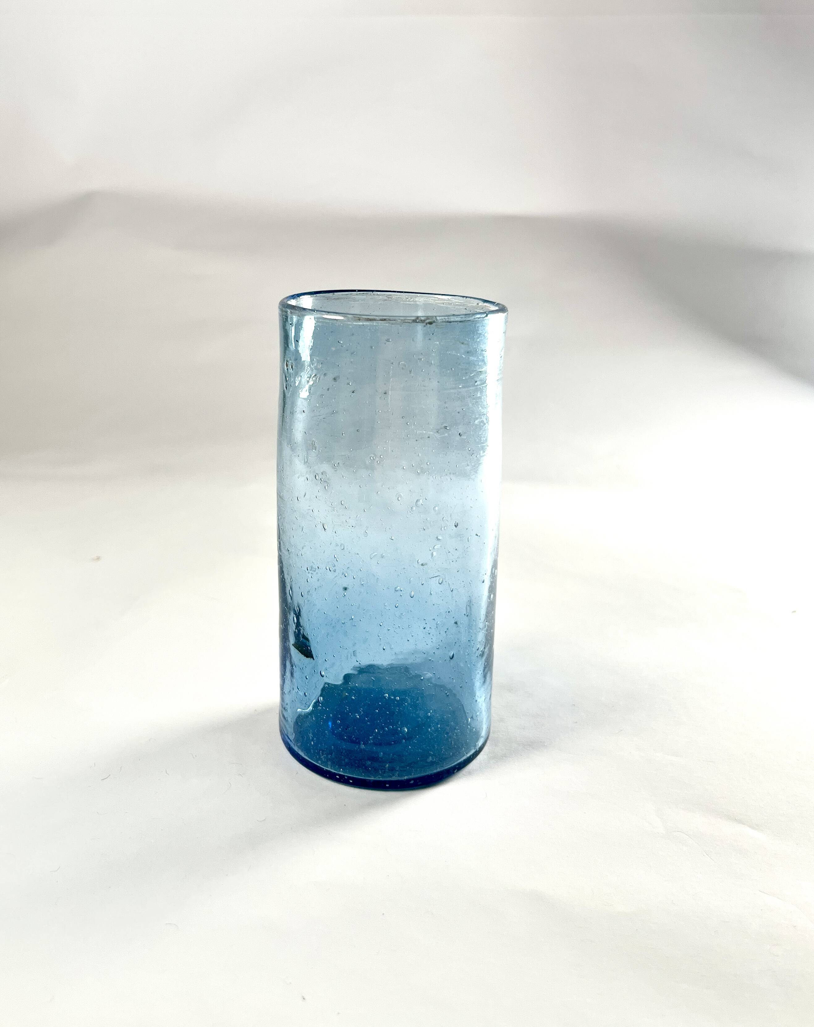 Verres à eau en verre bleu bullé