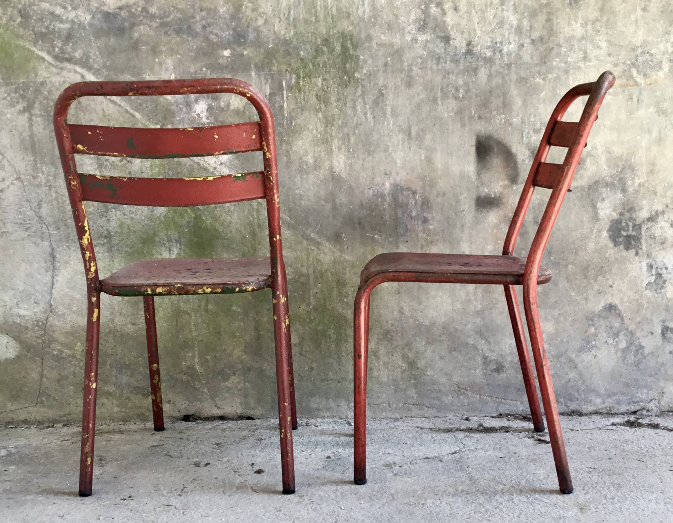 Paire de chaises tolix T2 rouge - assise pleine - 1950