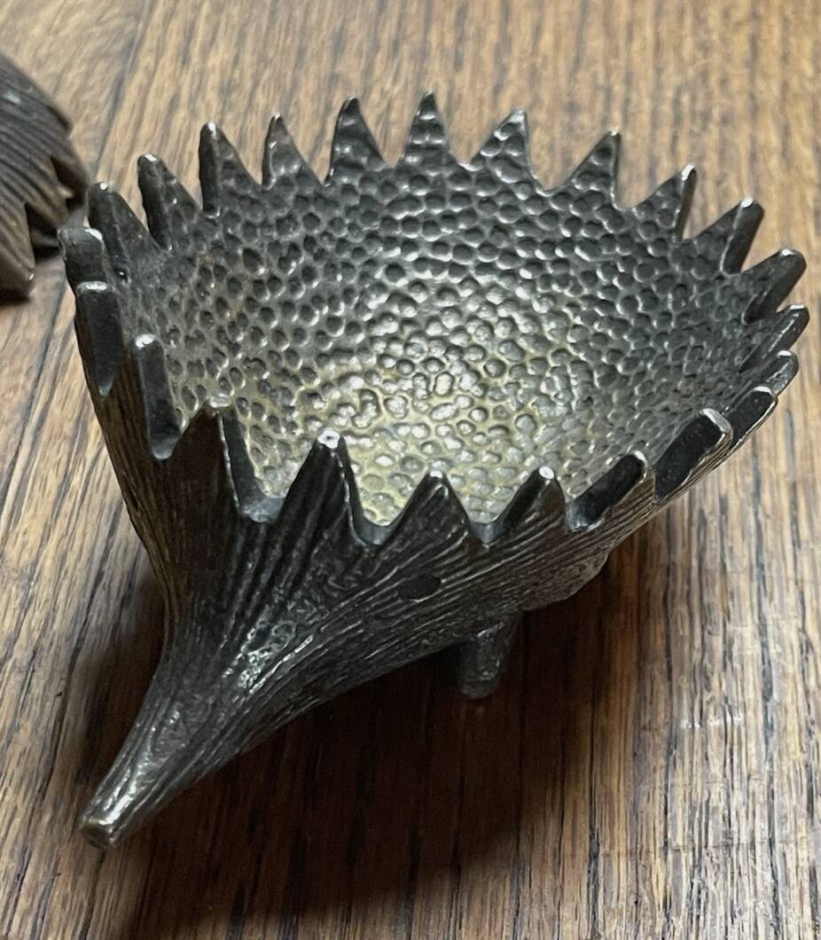 Walter Bosse / Herta Baller — Patinated brass - 4 nesting hedgehogs - 195