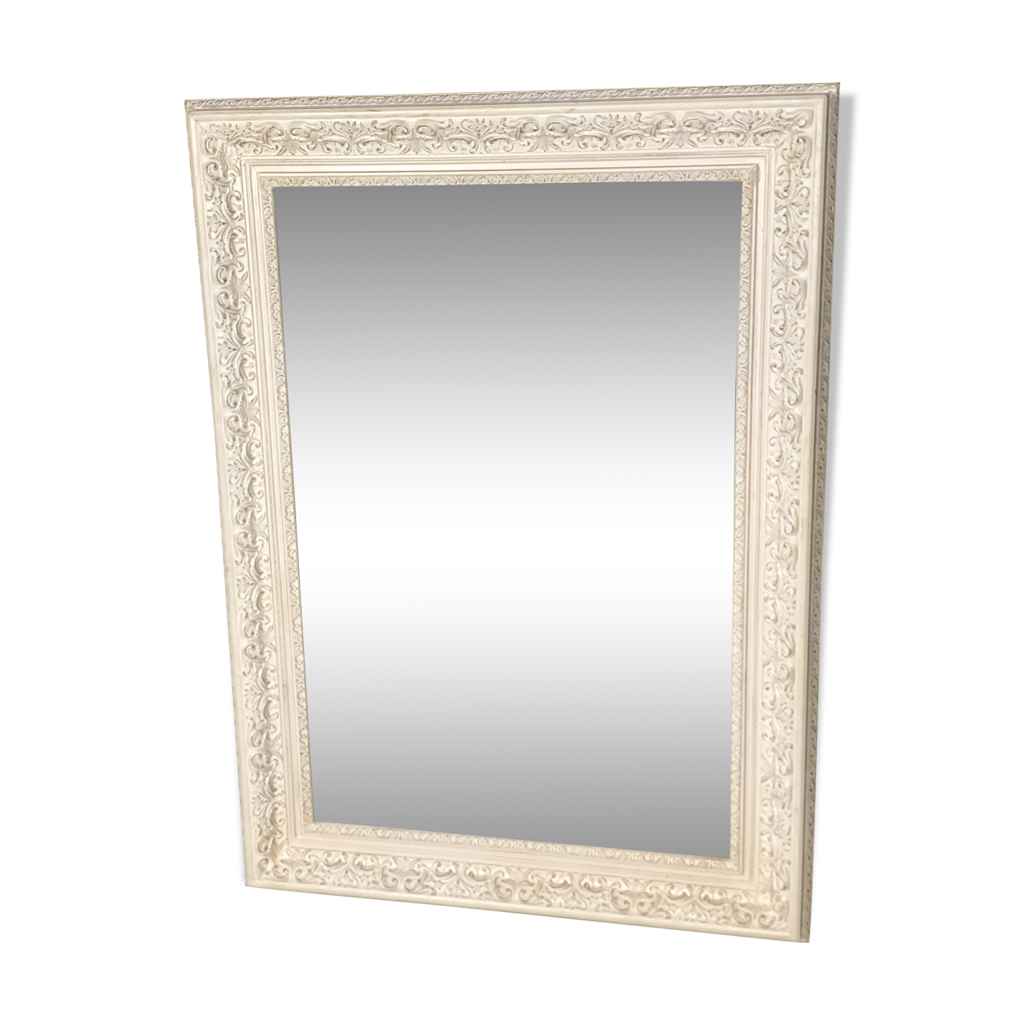 Louis XV-style mirror in wood and white stucctuc and patinated beige