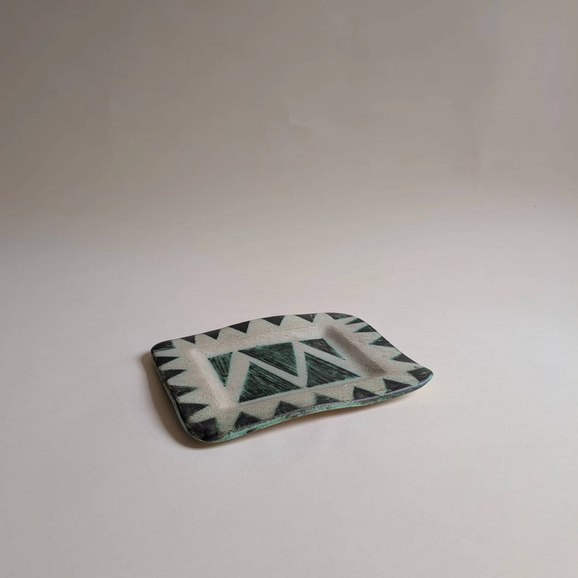 Ceramic pocket emptier