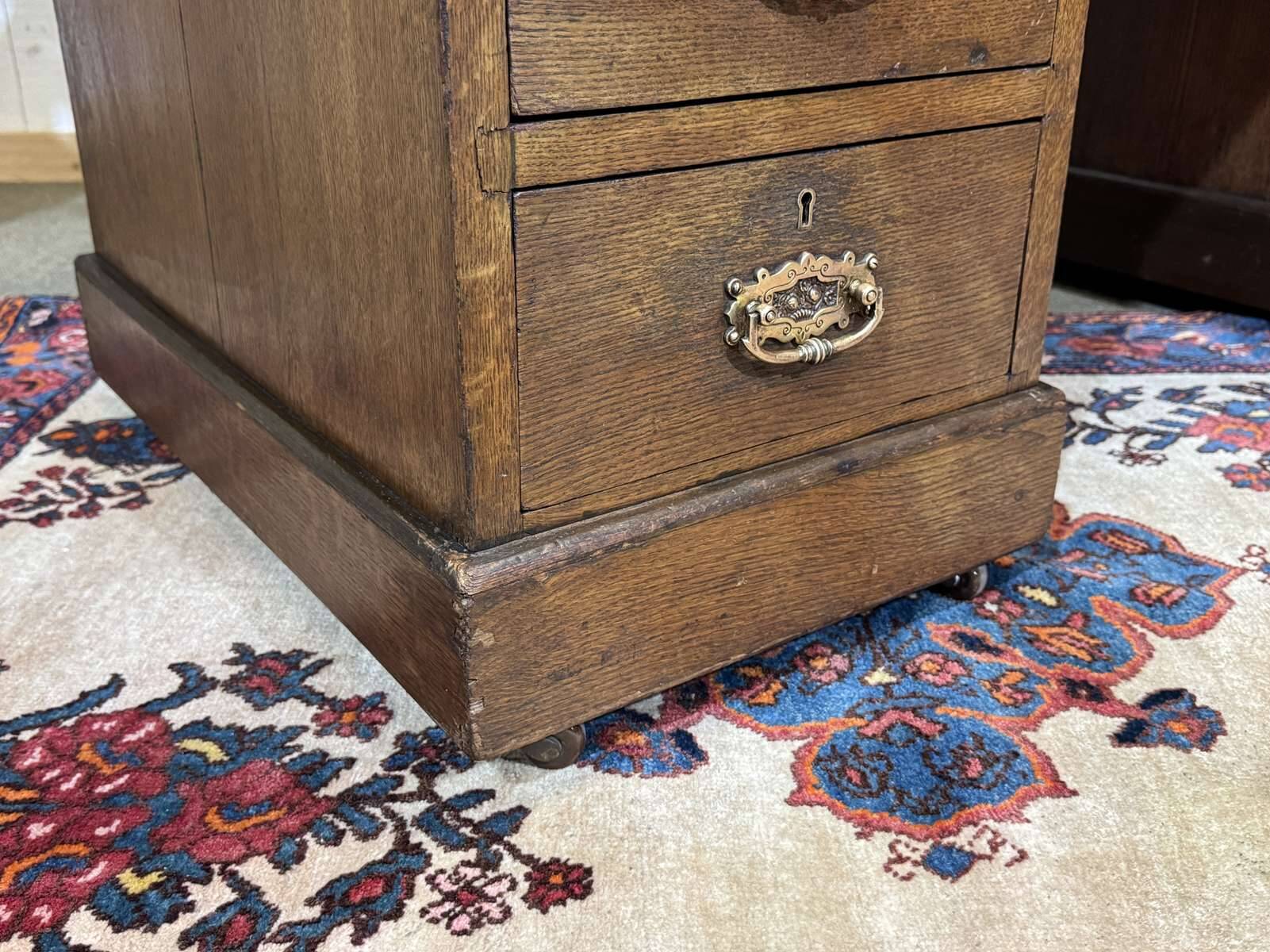 English oak graduated desk from the late 19th century.