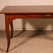 Louis XV table in oak, late 18th century.