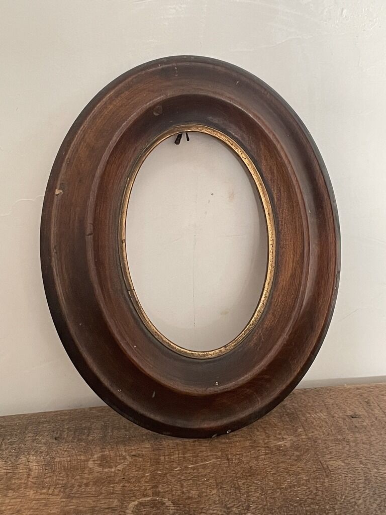 2 oval frames from the 19th century