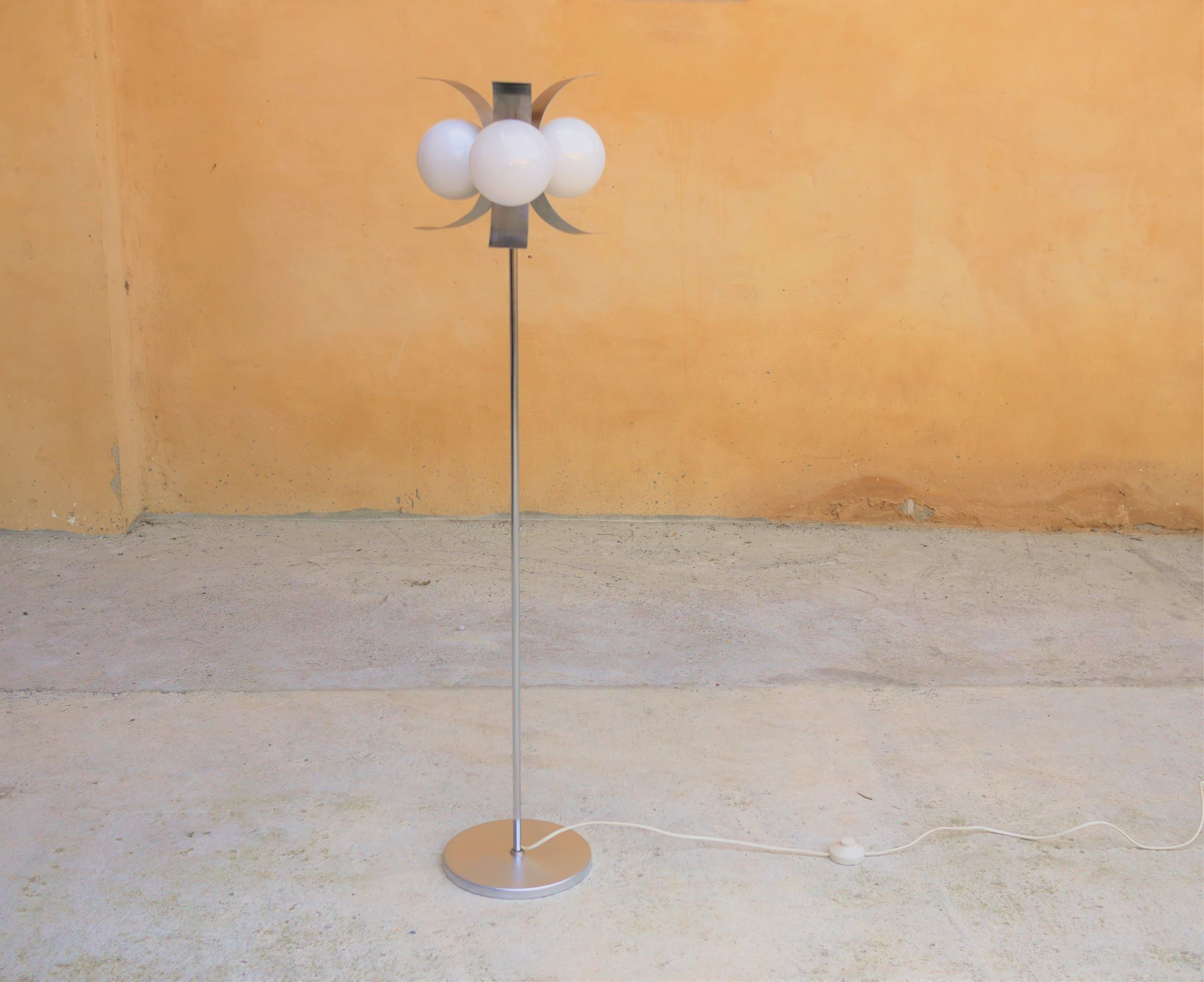 Vintage space age lamppost