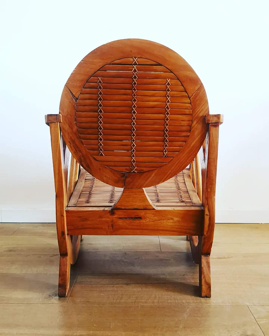 Colonial armchair in wood and bamboo