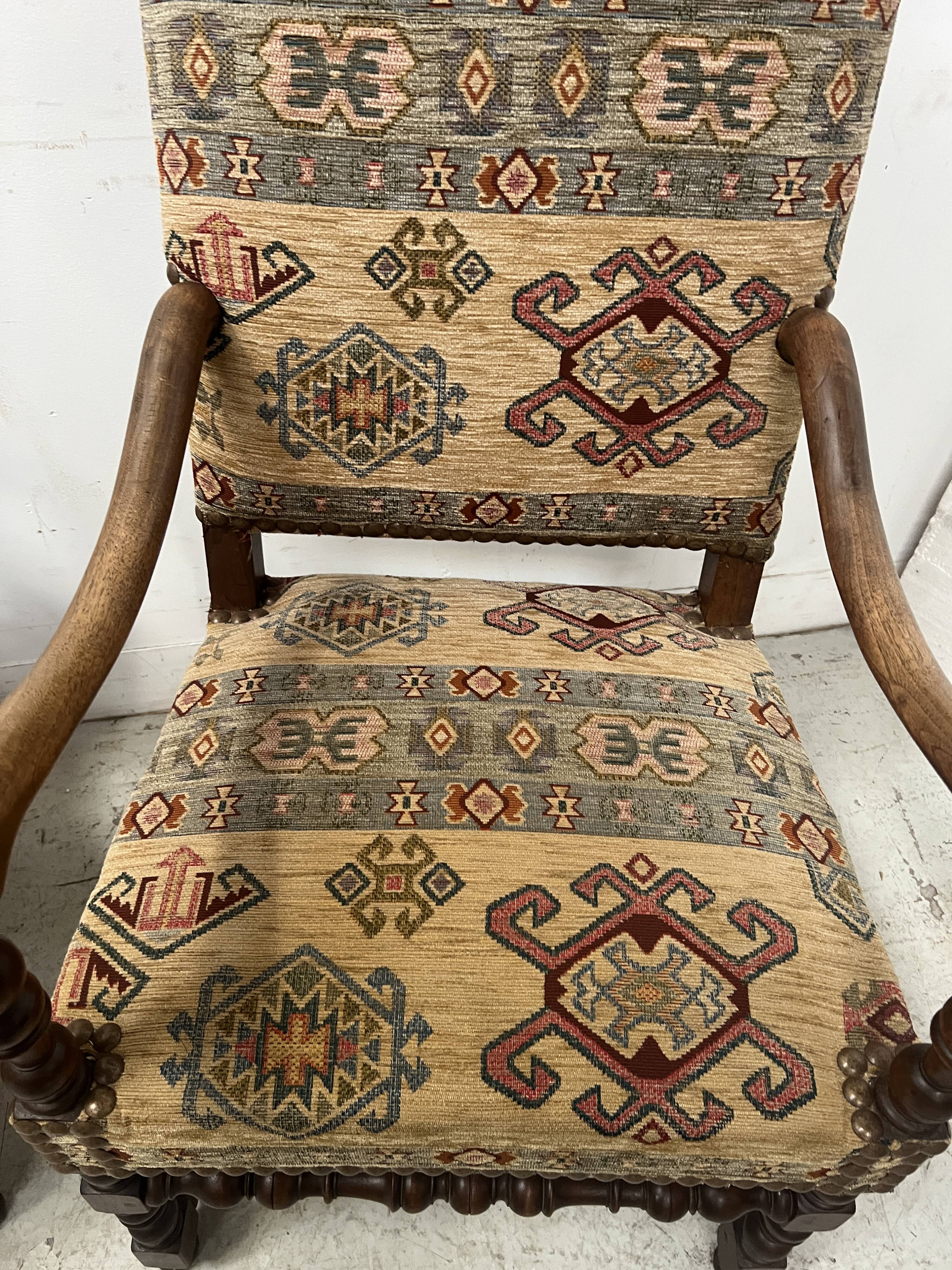 Paire de fauteuils de style Louis XIII a haut dossiers plats XX siècle