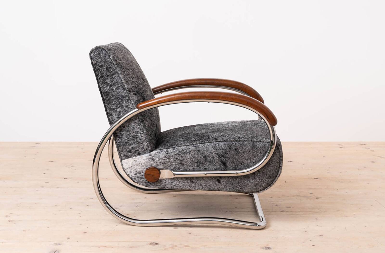 Iconic Armchair Model H221 designed by Jindřich Halabala for UP Závody