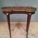 Table rognon en plaquage style Louis XV