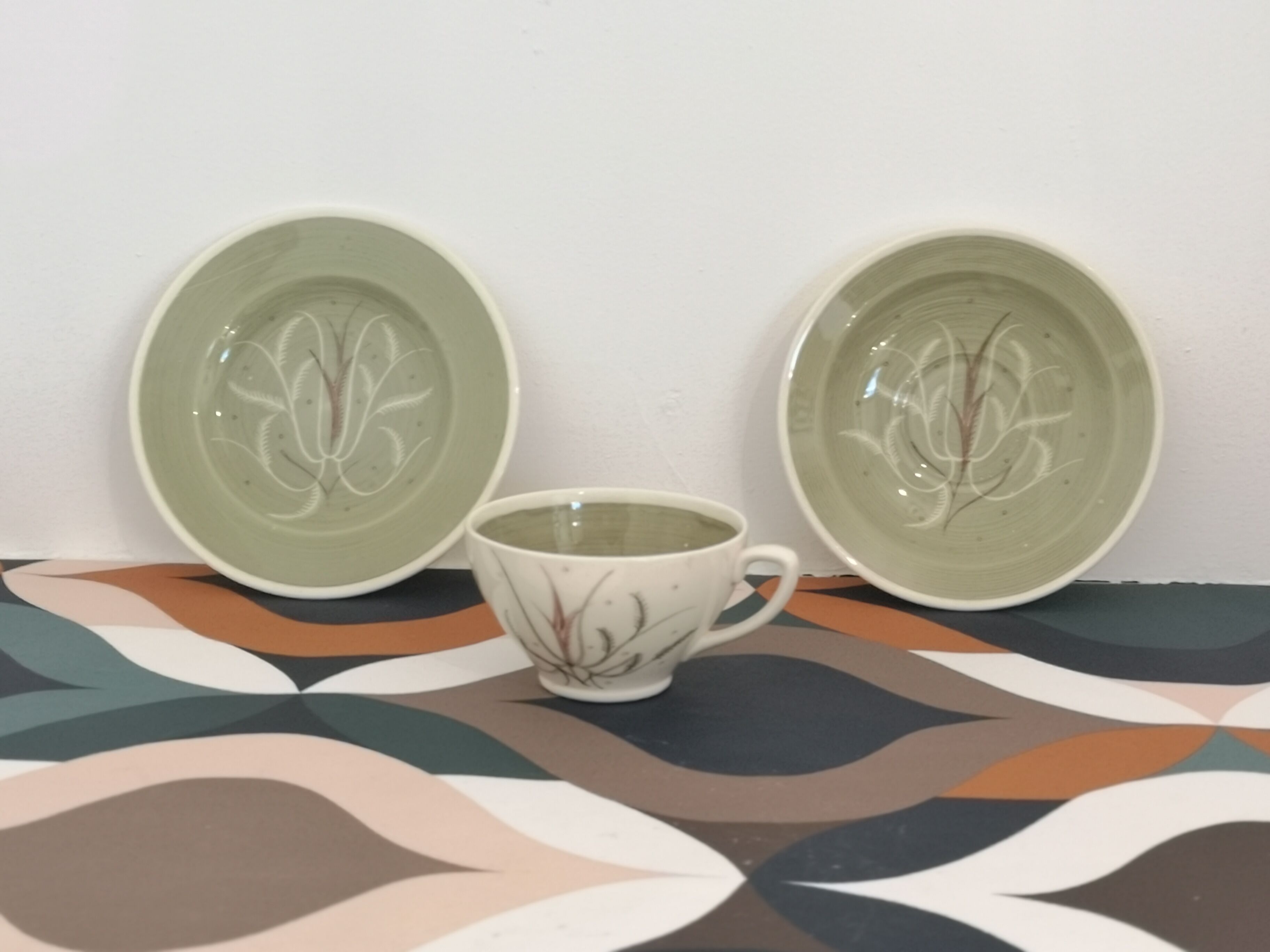 Tasse à thé signé Susie Cooper peint à la main