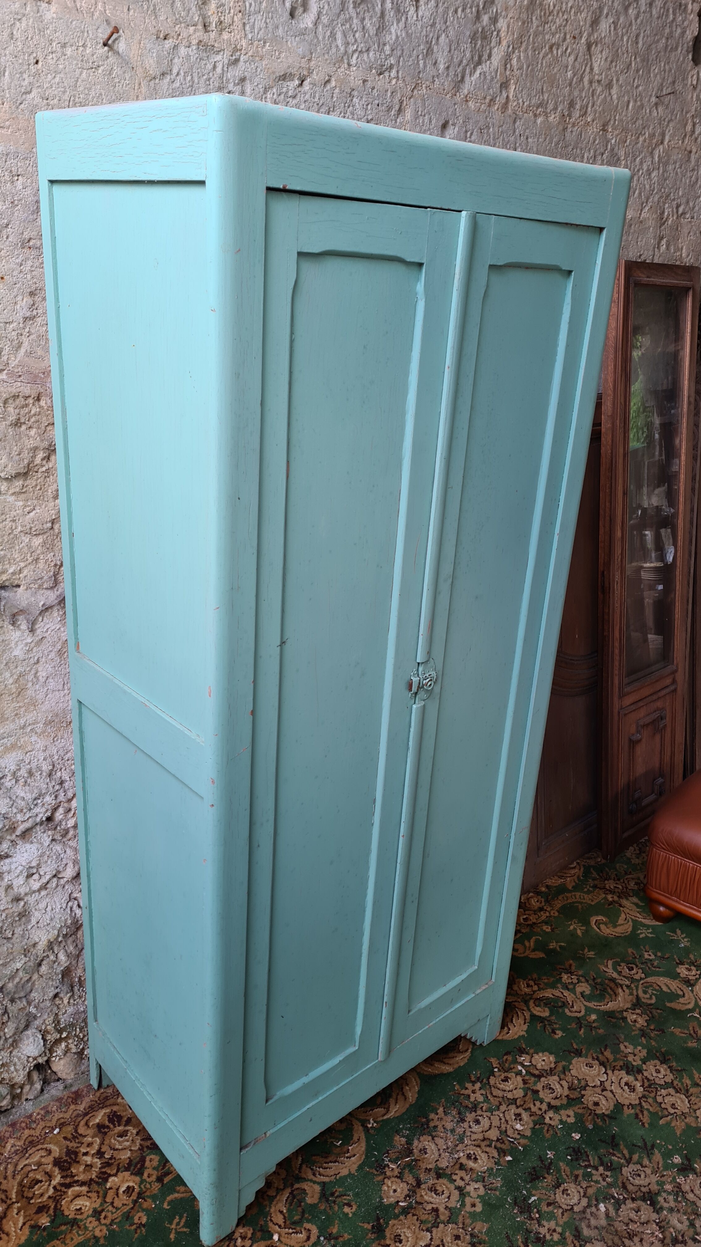 Small Parisian wardrobe