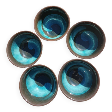 Frank Brooks, anciennement de Wedgwood, un ensemble de cinq tasses à saké japonaises.