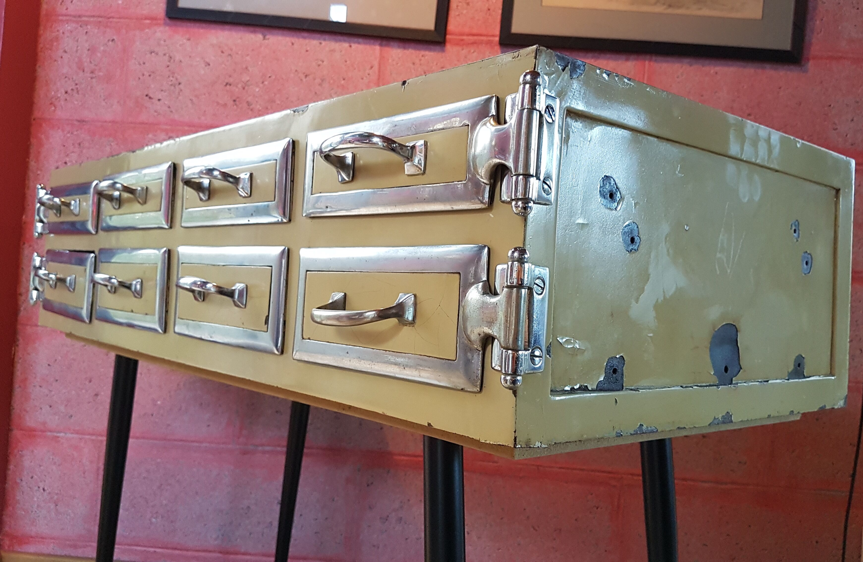 Dentist serving 1950