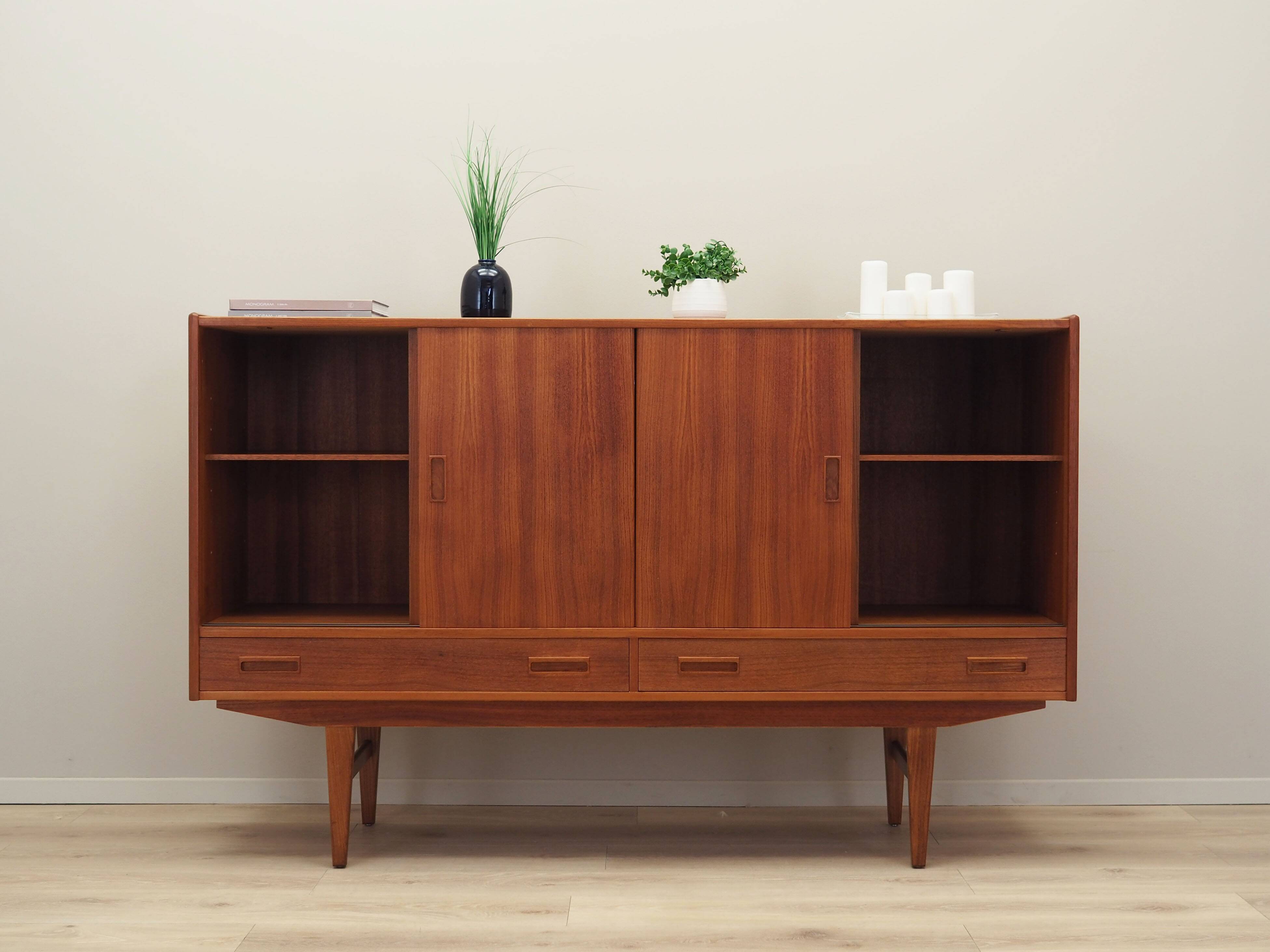Buffet haut en teck, design danois, années 1970, fabriqué par Børge Dam
