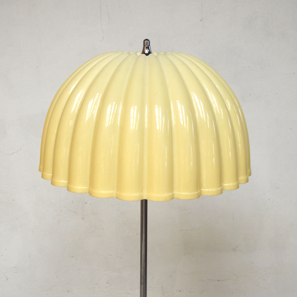 Floor lamp metal and yellow plastic, 1960