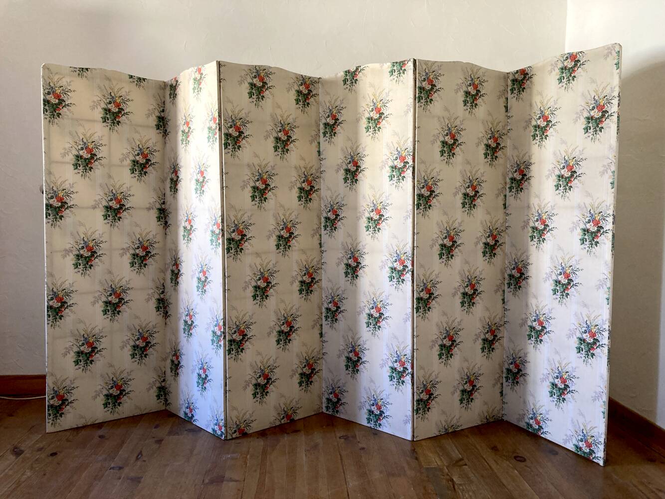 Vintage 6-panel wooden and fabric screen, 1950s-1960s.