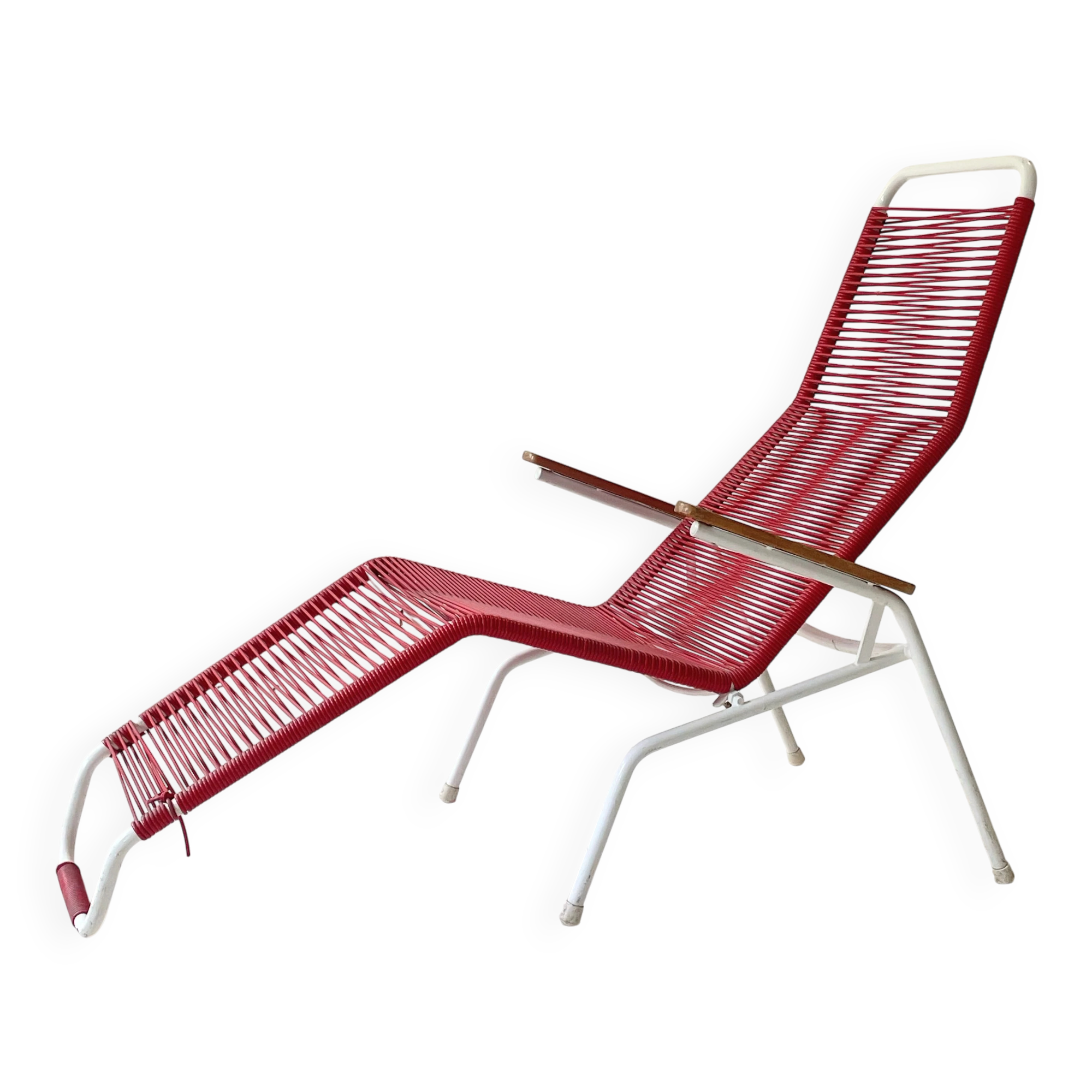 Vintage 1970s Elefant Möbel Spaghetti reclining chair for the garden.