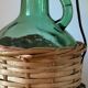 Lampe Dame-jeanne vintage en verre vert et rotin
