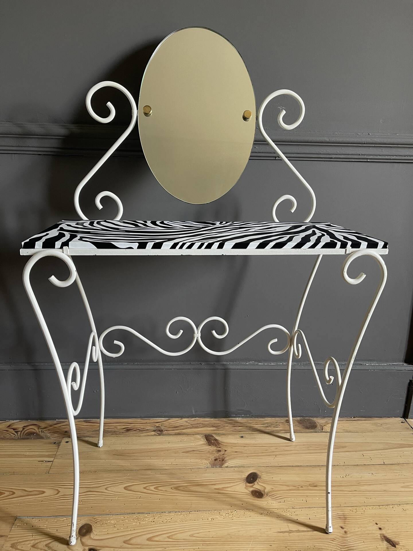 Coiffeuse en fer des années 50
