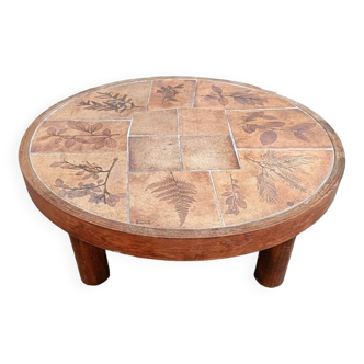 Table basse ronde tripode, les Herbiers par Raymonde Leduc pour Vallauris