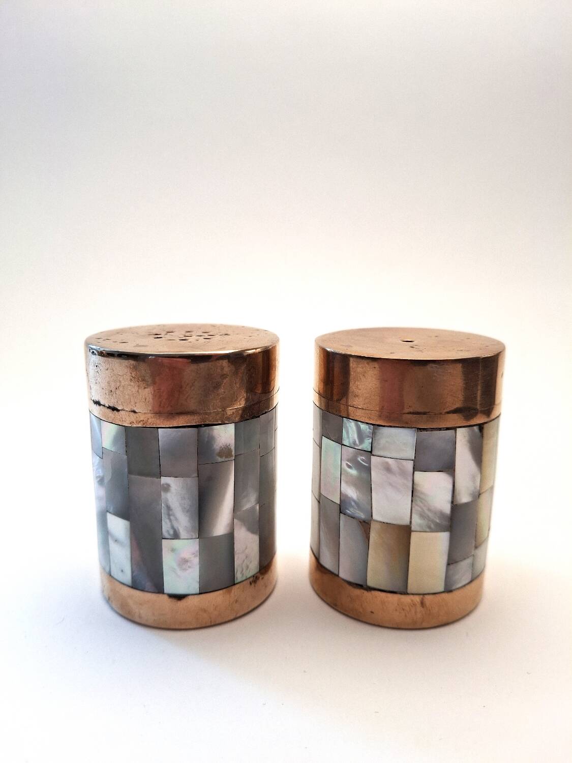 Ensemble sel et poivre Art déco vintage – Laiton et nacre, années 1930-1950