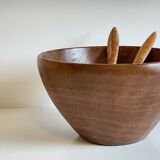Scandinavian salad bowl in solid teak and cutlery