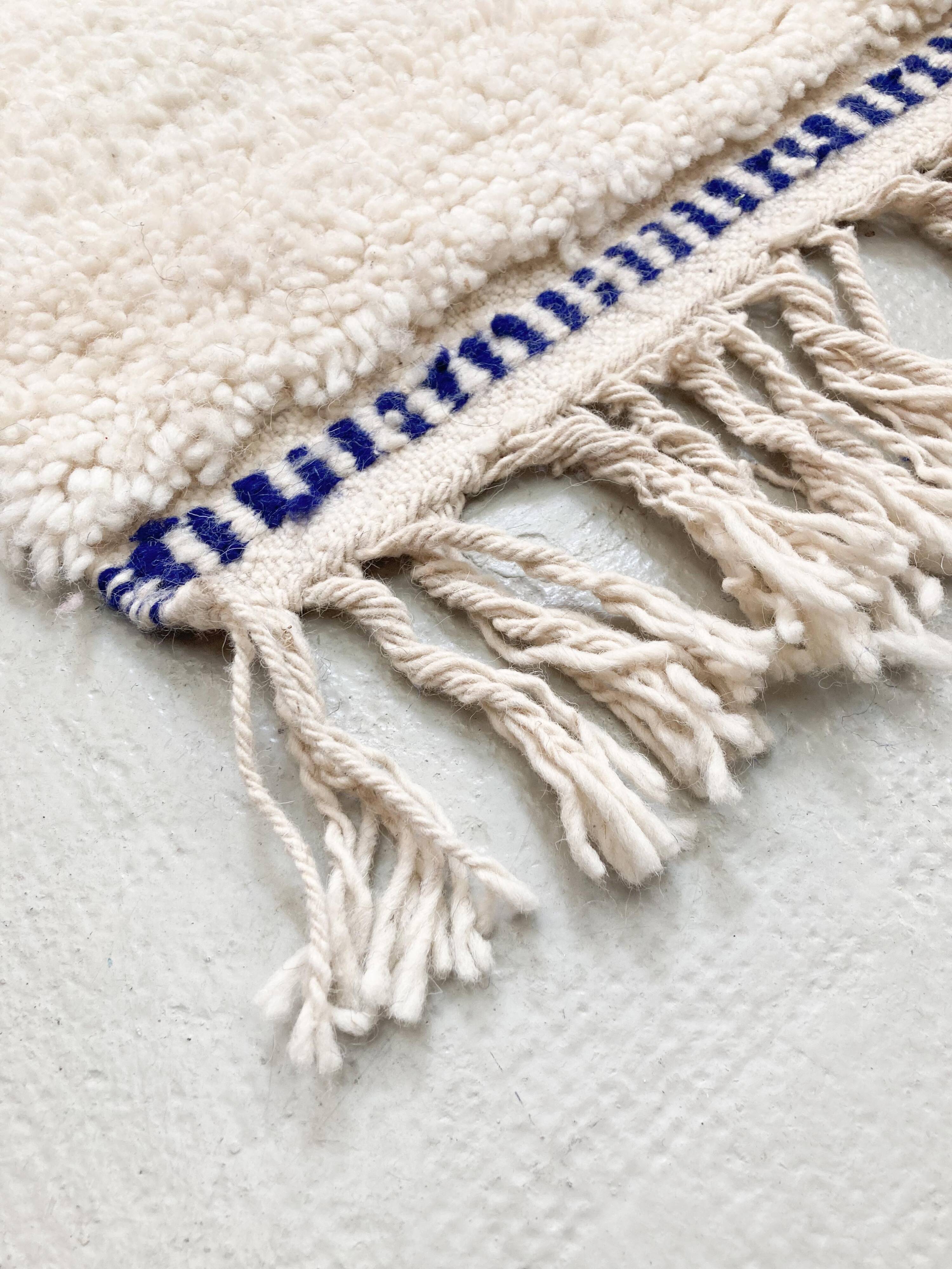 Beni Ouarain Moroccan Berber rug with majorelle blue line 2.45x1.52m