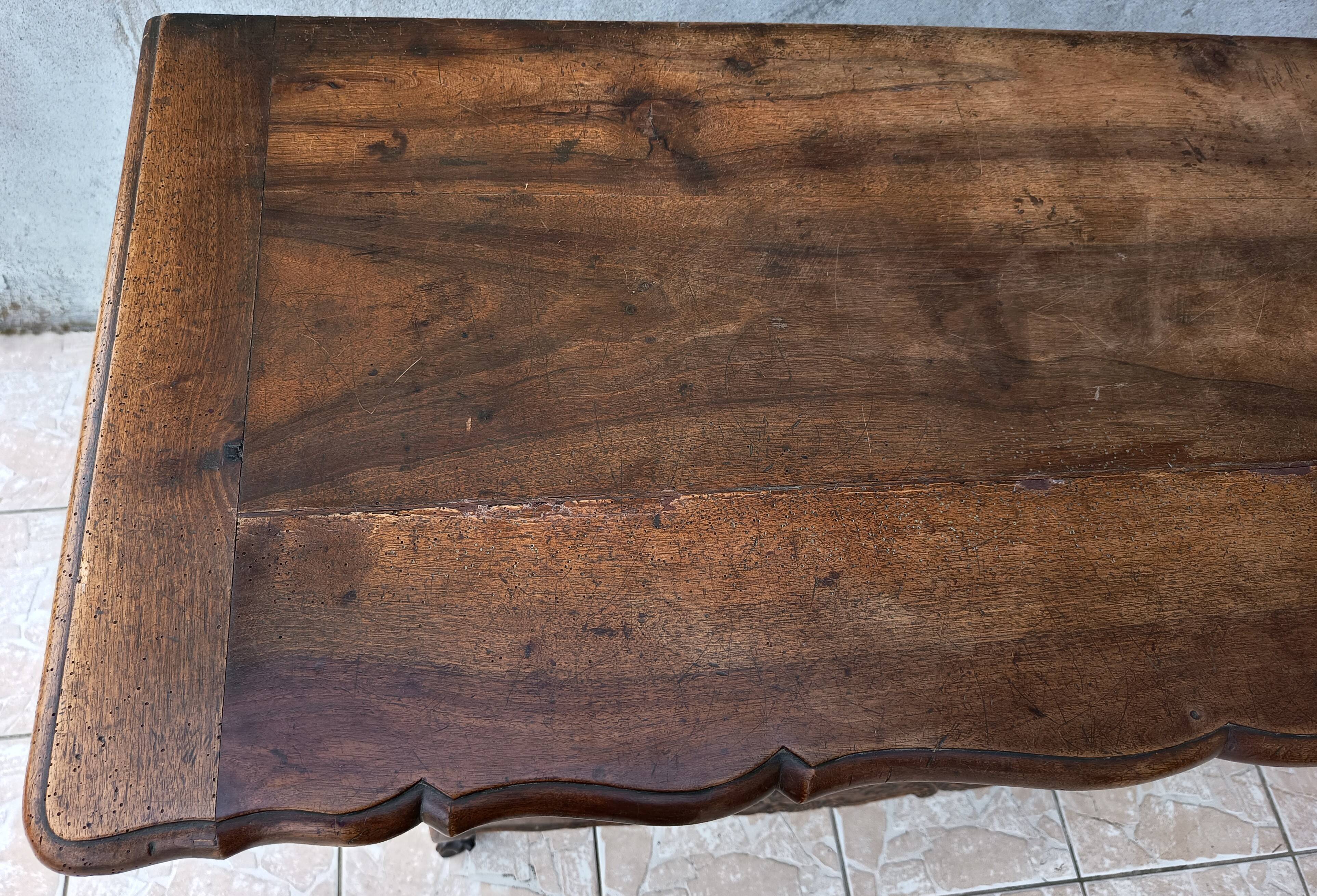 Provençal kneading trough in walnut from the 18th century.