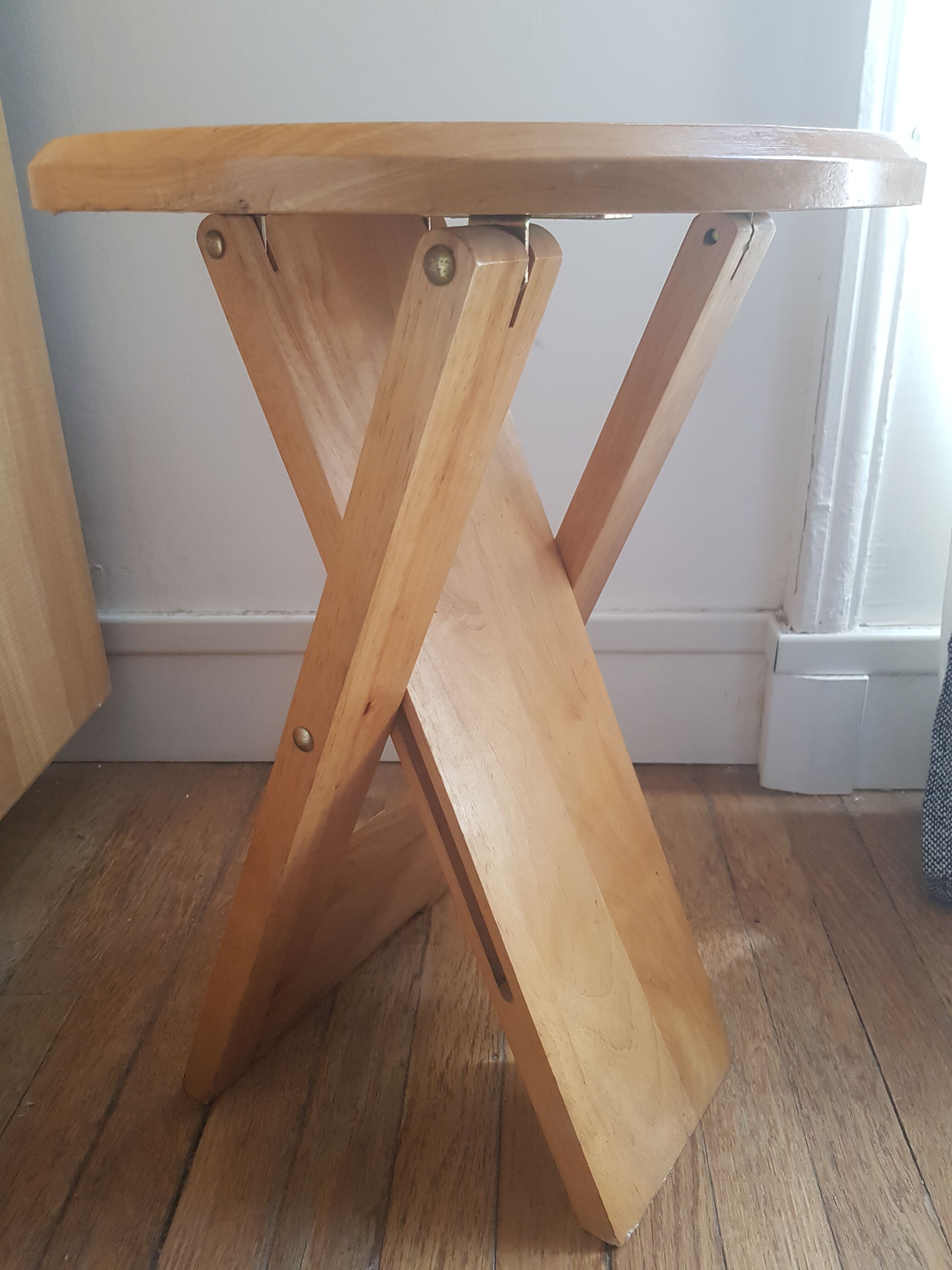 Suzy tabouret by Adrian Reed