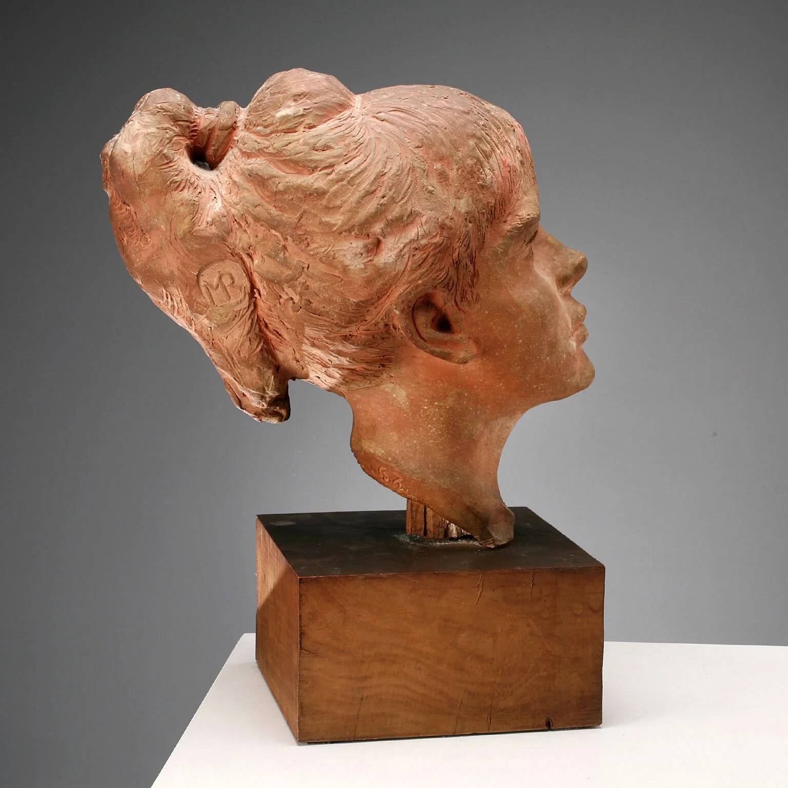 Sculpture moderne tête de jeune fille signée Mario Bertozzi Italie années 1960