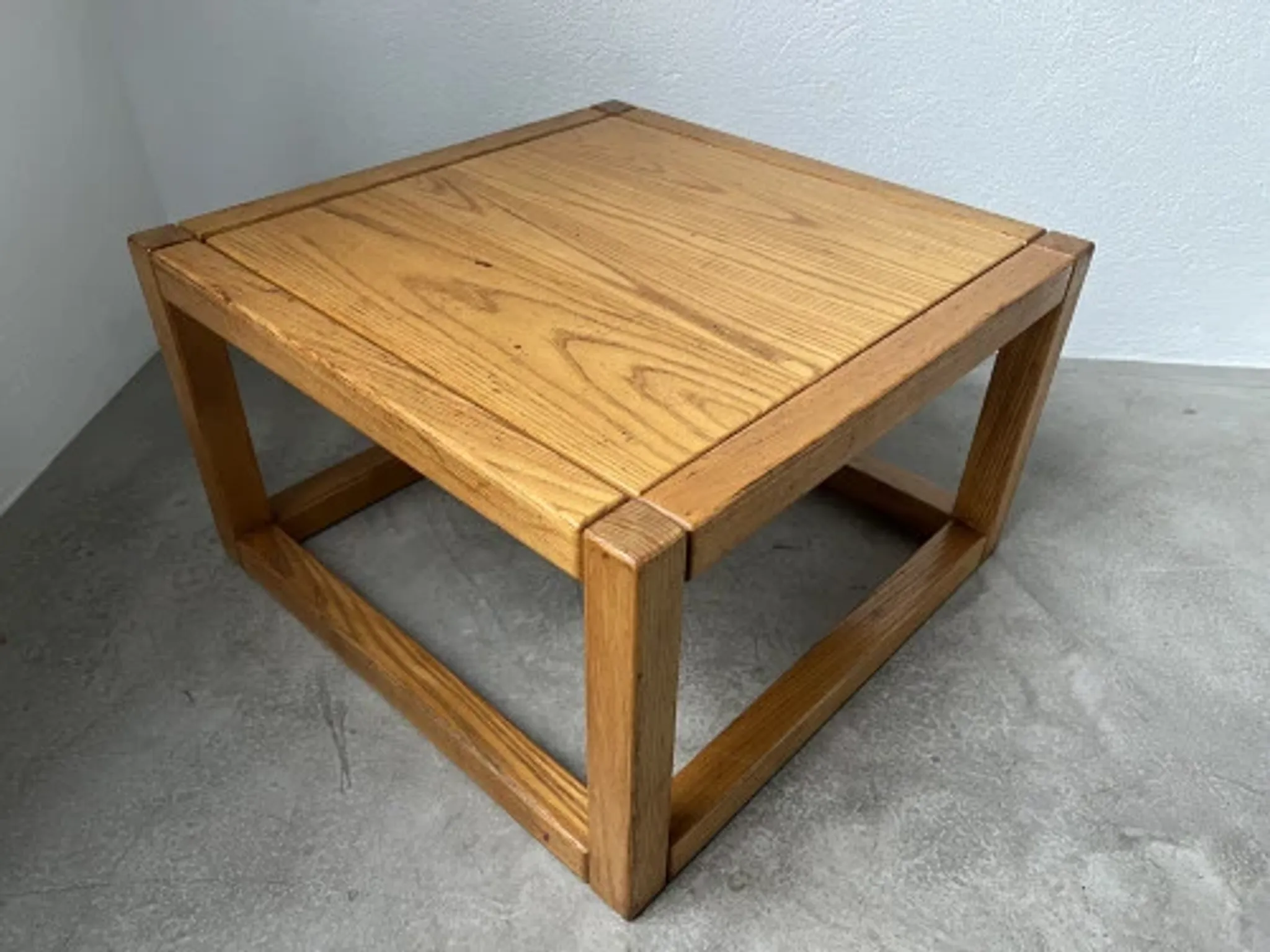 Table basse carrée de la Maison Regain