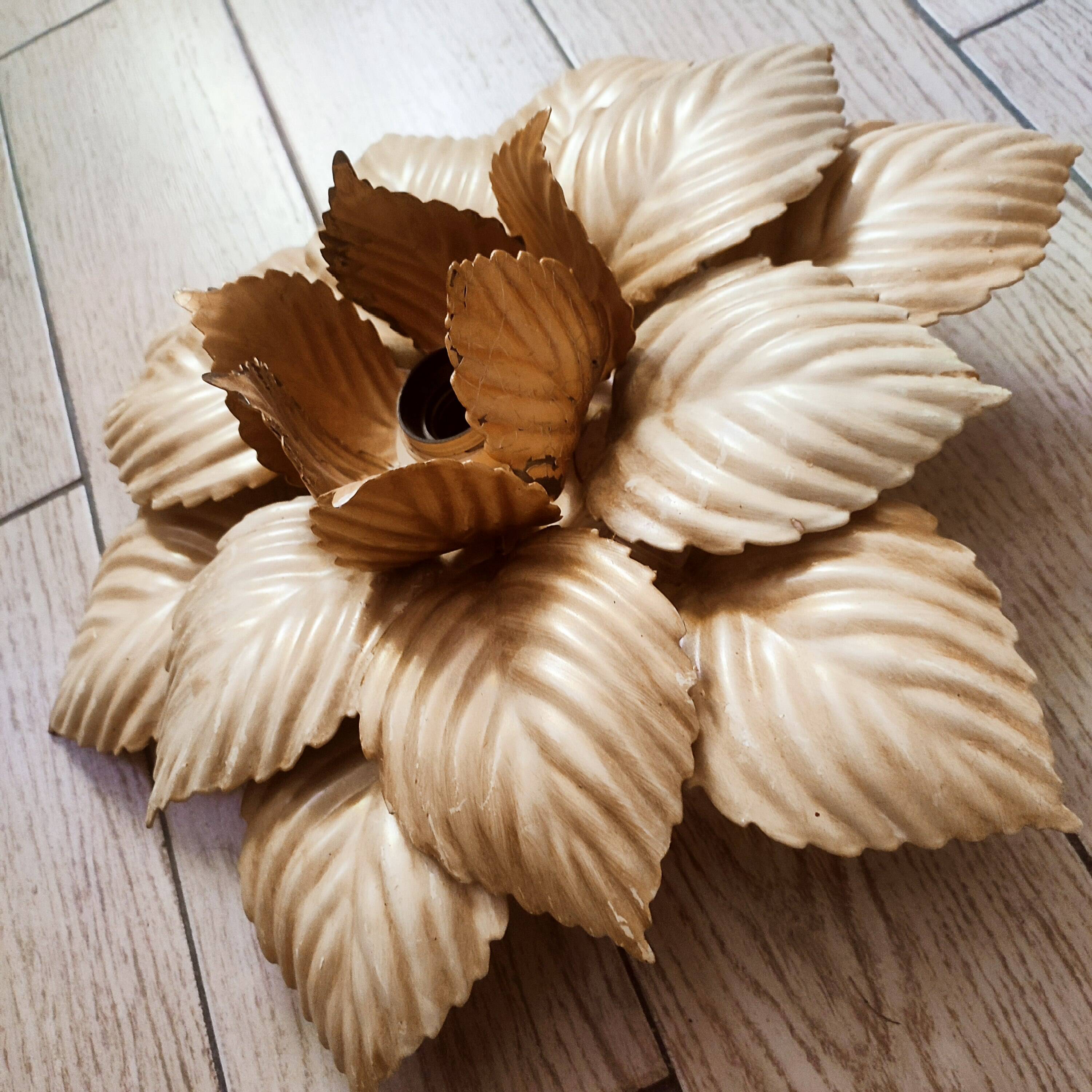 Flower ceiling light