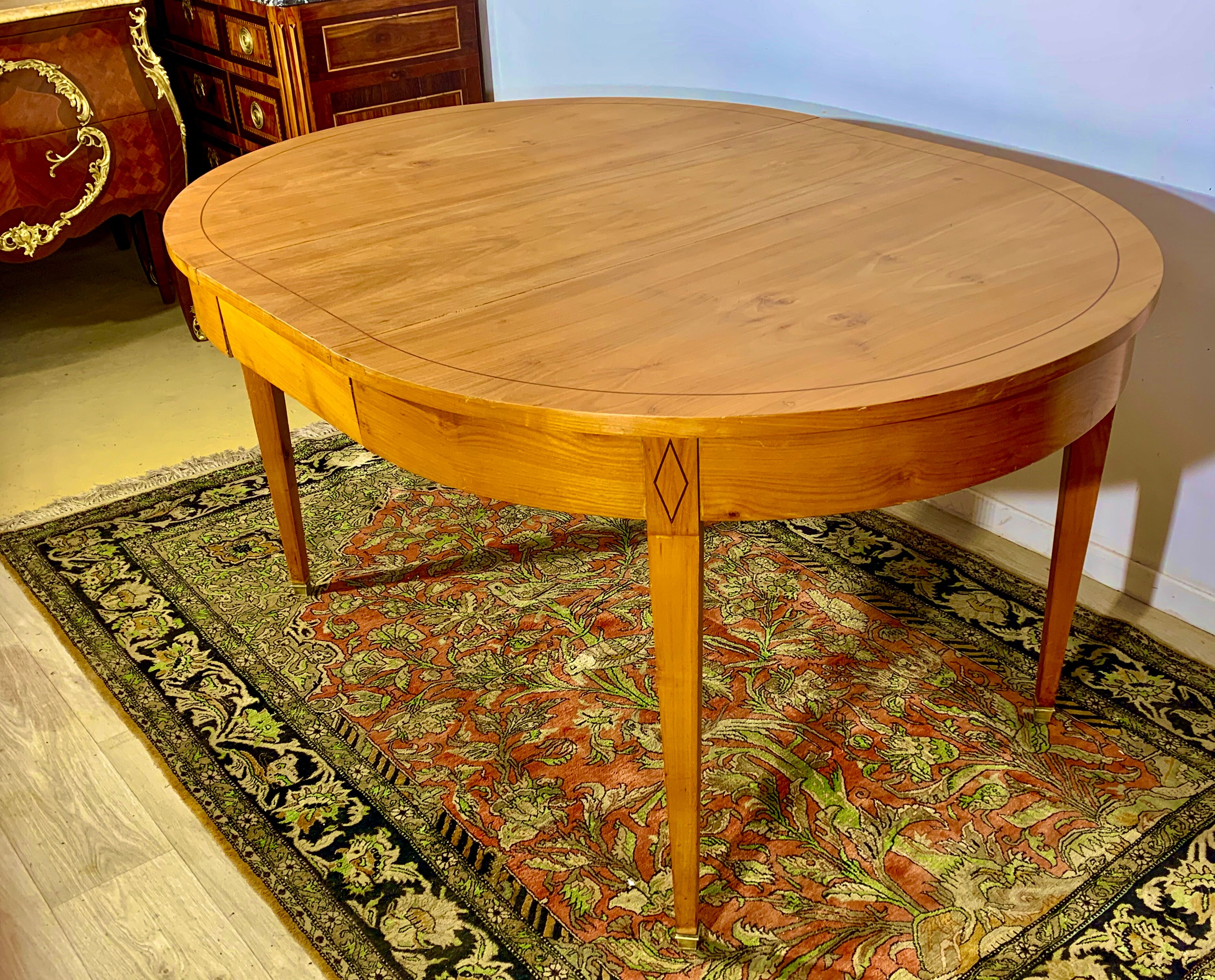 Oval table in cherry style Directoire with 3 extensions, 10 people.
