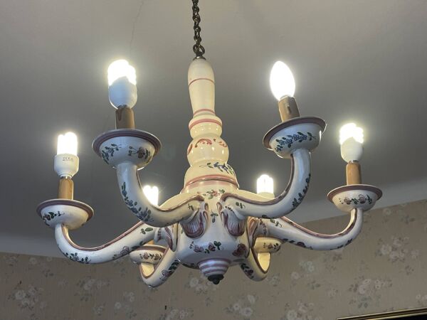 Lustre ancien en faience de l'est, à réelectrifier, vendu démonté circa 1930