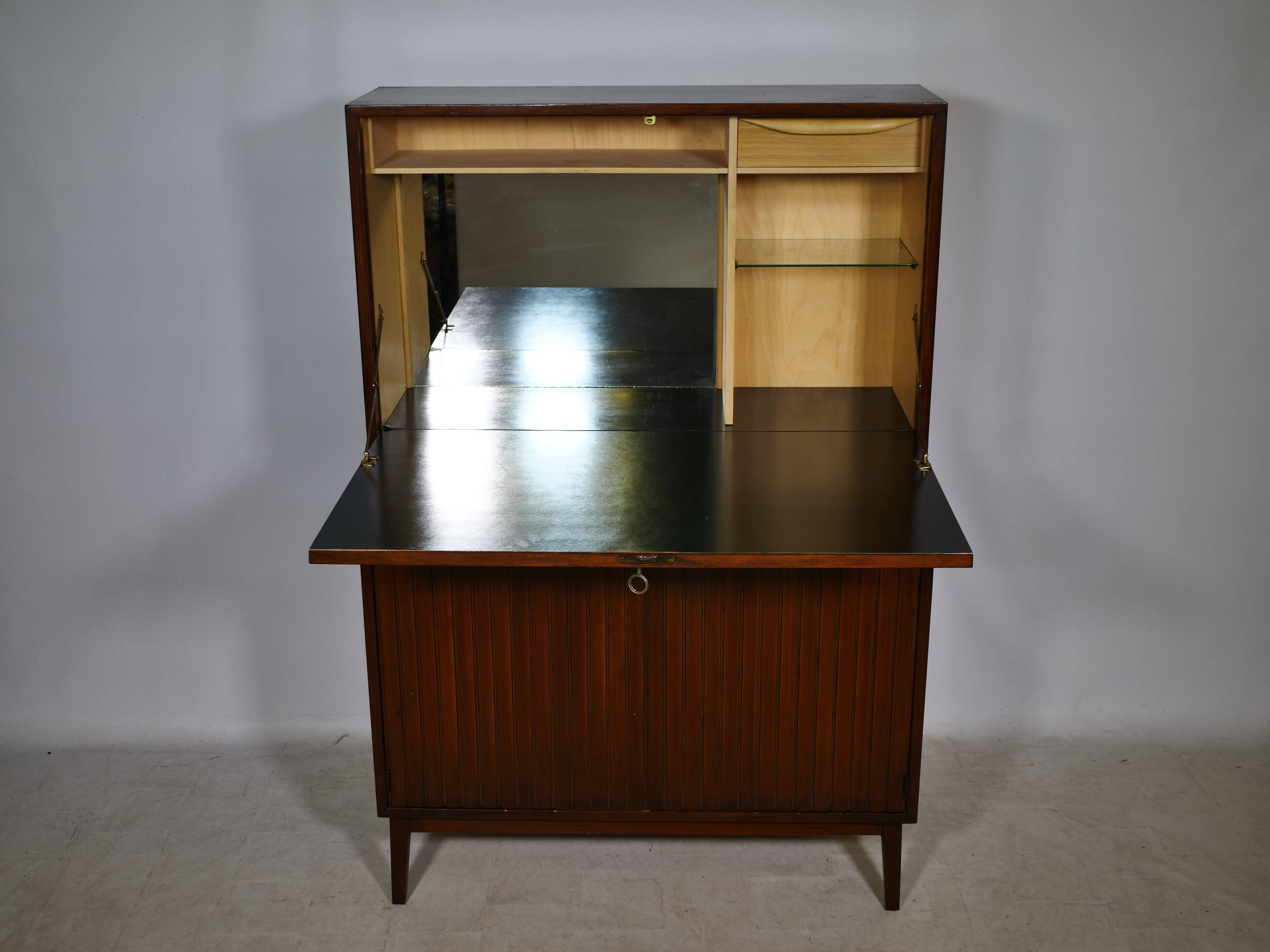 Cabinet de bar des années 60 en teck.