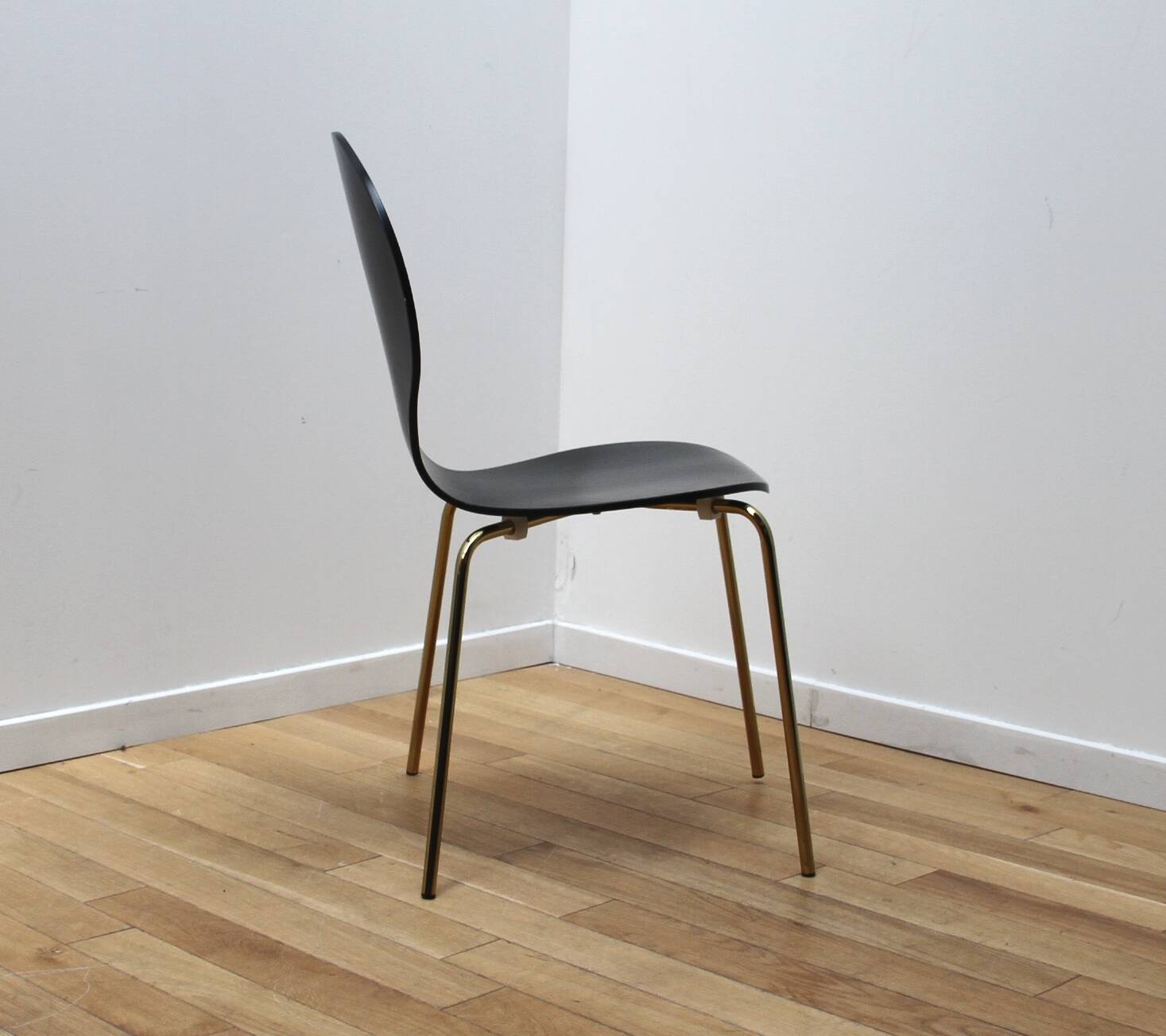 Suite of 8 designer dining room chairs