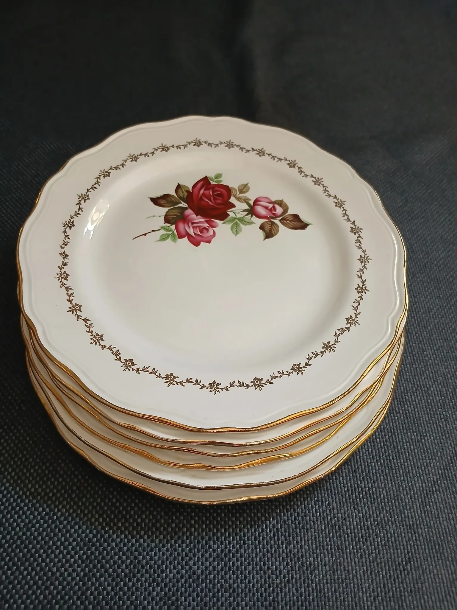 6 antique flat plates in porcelain