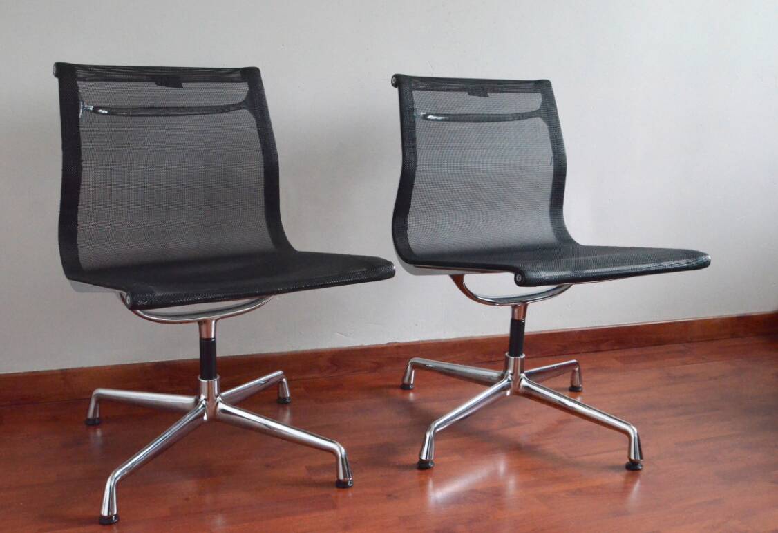 Charles & Ray Eames - Pair of EA106 chairs - VITRA
