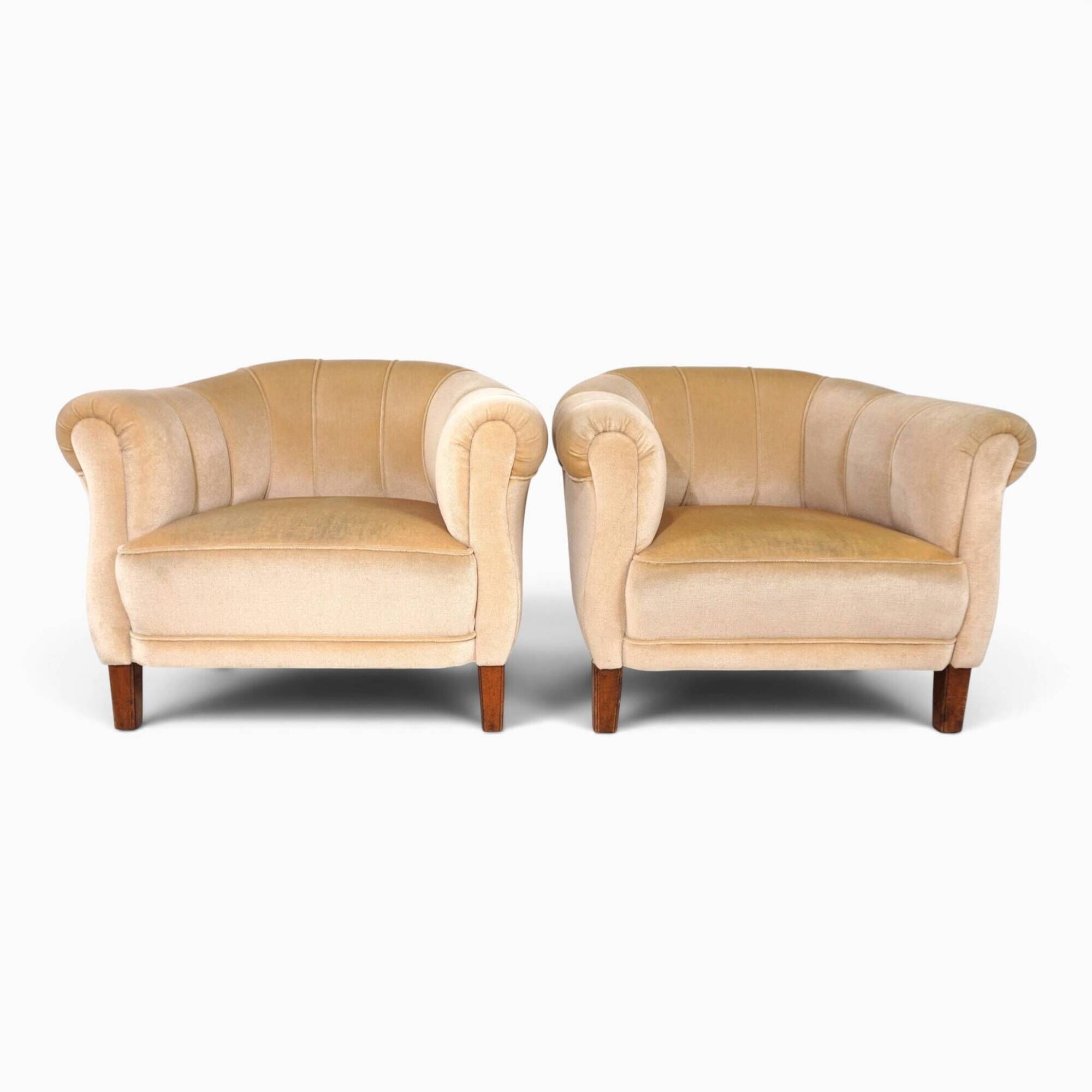 Pair of Art Deco club armchairs in champagne mohair, 1930.