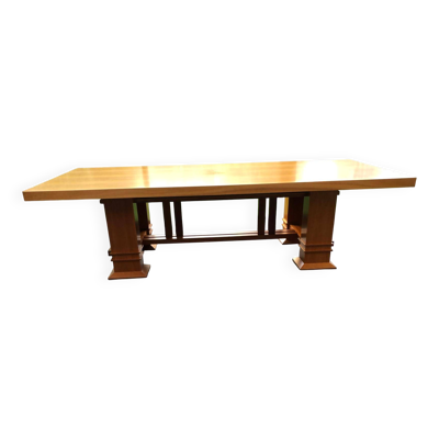 Table Allen 605 par Frank Lloyd Wright produite par Cassina