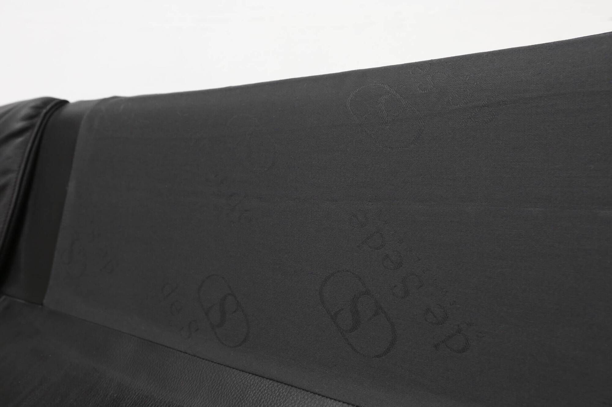 Iconic black leather DS-2011 sofa by De Sede, Switzerland ca. 1980