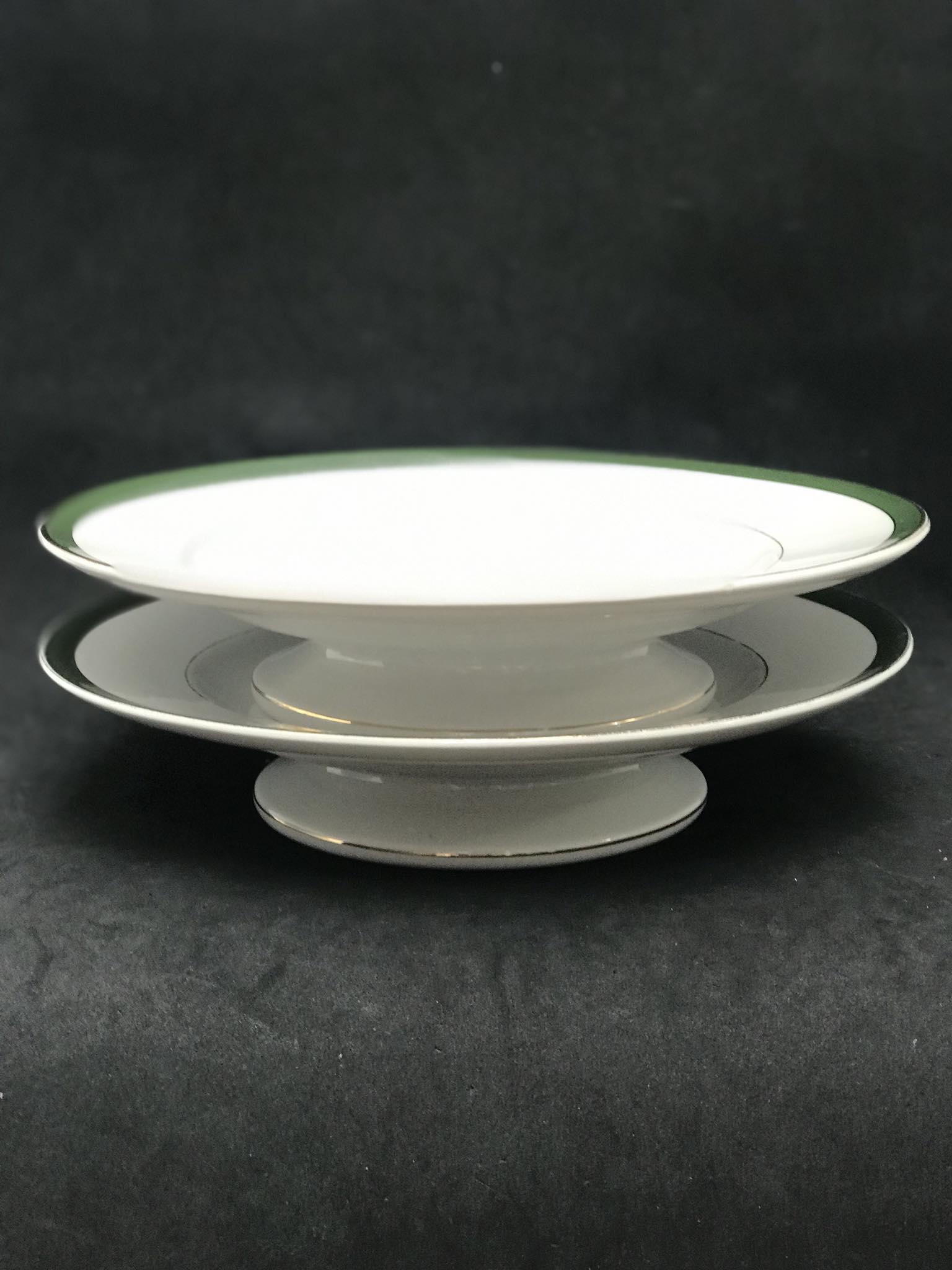 Plates on pedestal nineteenth century Villeroy and Boch