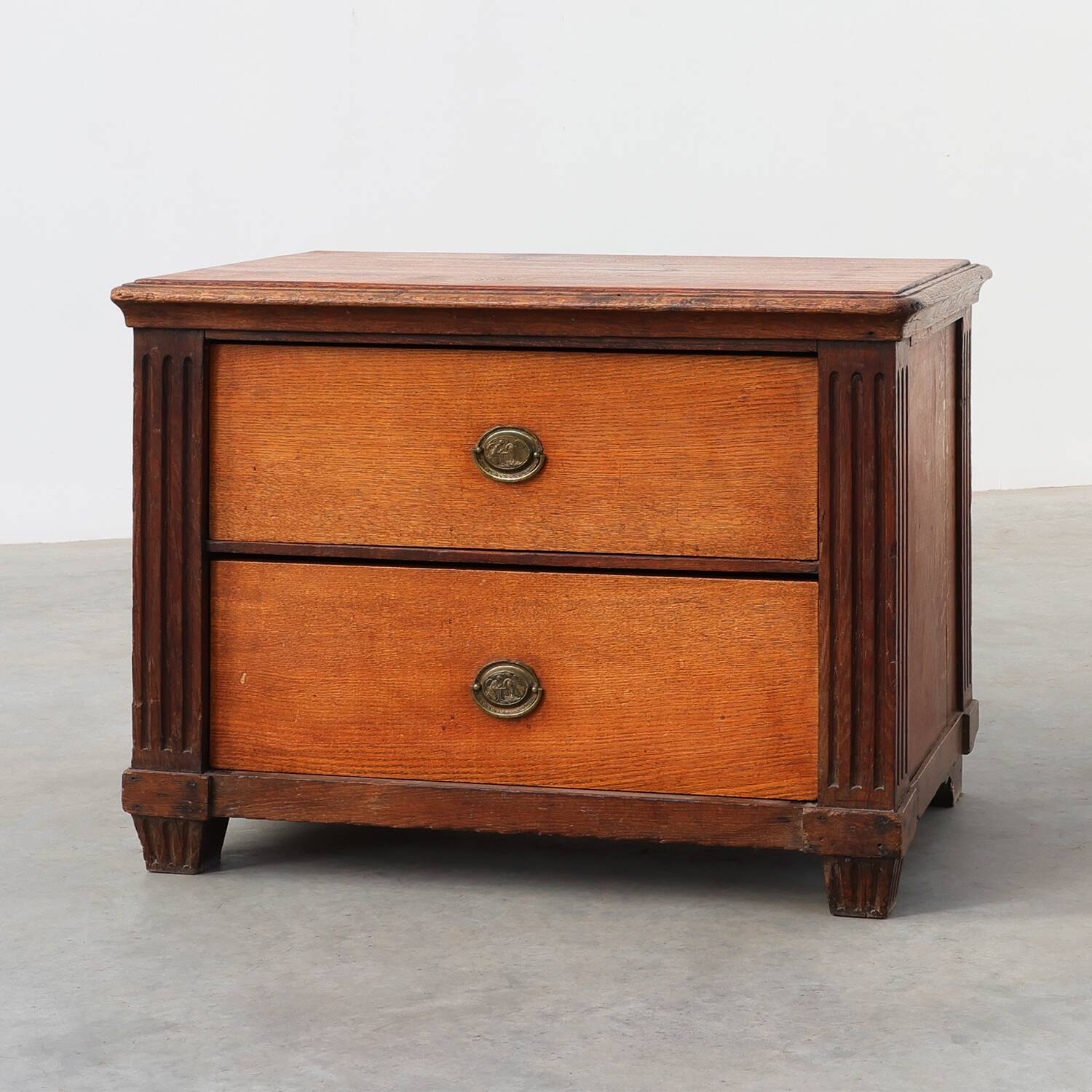 French Louis XVI Oak Commode with Fluted Corner Posts and Brass Handles, ci